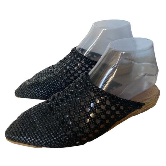Black Woven Mules size EU 37 Point Toe Flats Leather Sole - Picture 1 of 8